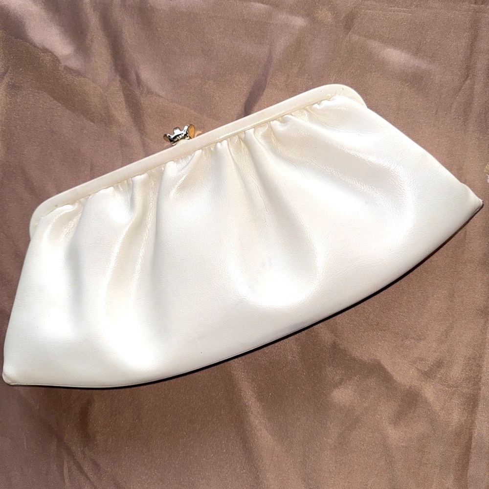 Vintage White Leather Clutch Metal Chain & Frame Red Leather Interior Retro Chic - Picture 3 of 13